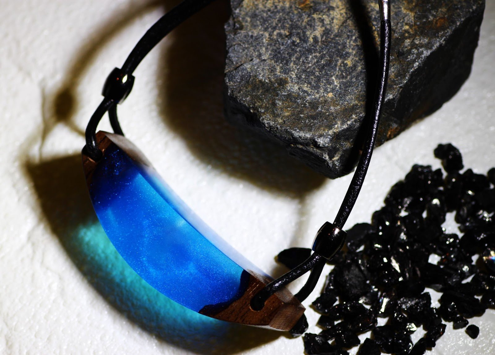 クリスタルレジンと高級木材から作り出される幻想的な世界 ウッド