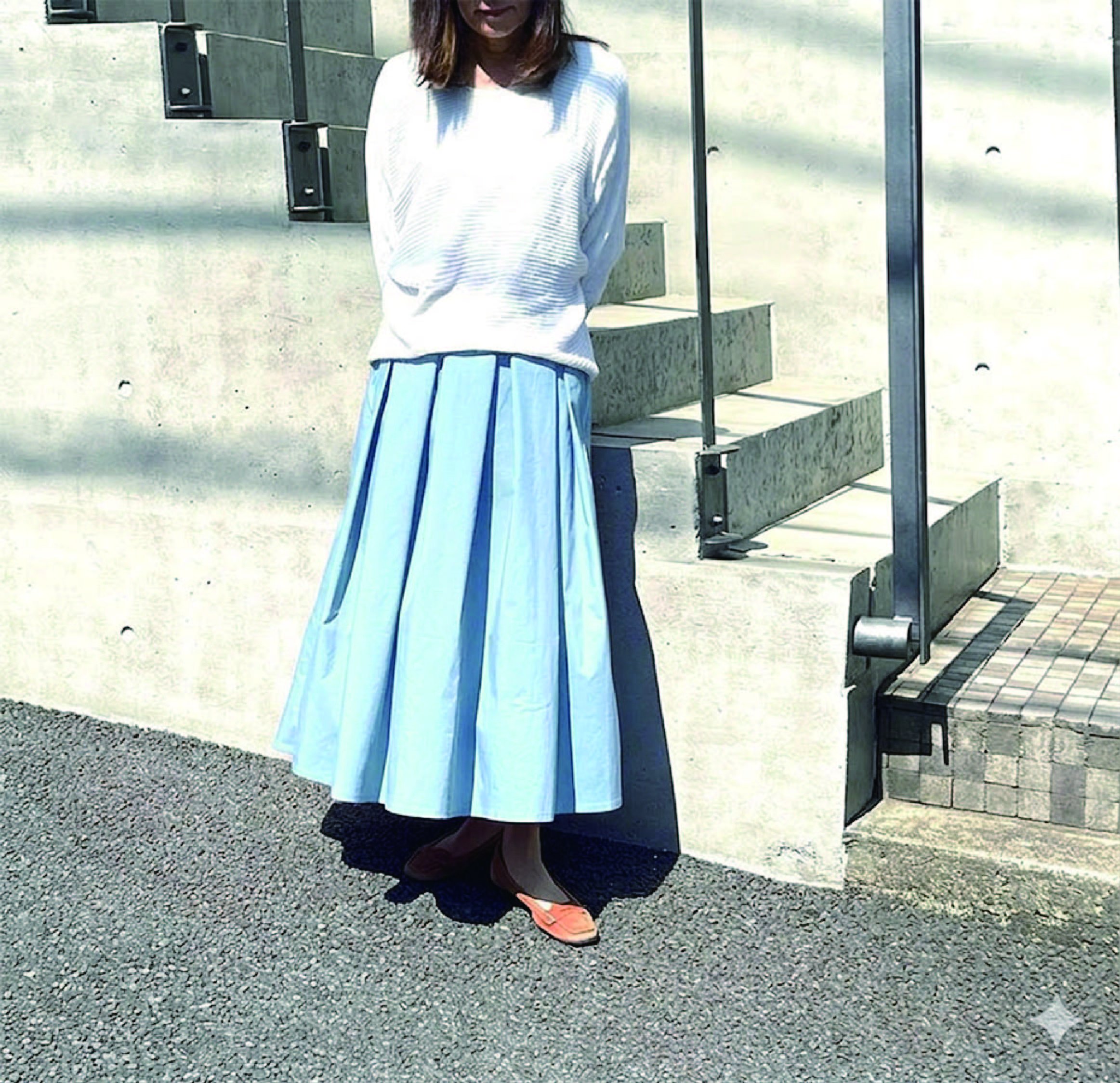 丈にこだわった、脚がきれいに見えるふんわりタックのスカート