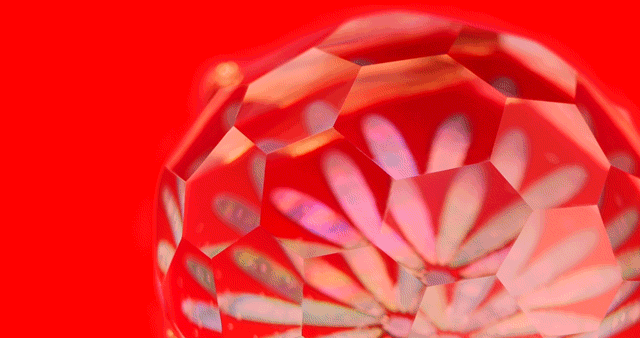 幻想的な虹色の輝き】宝飾の街「甲府」×螺鈿工芸「高岡」 伝統を身に