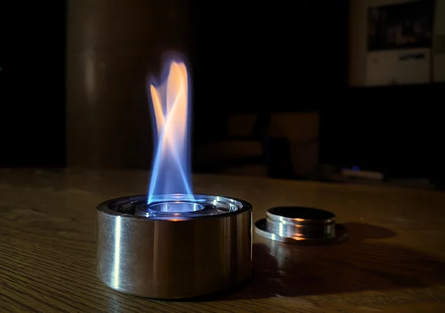 新発想のアロマポット誕生。ゆらめく炎と心安らぐ香りで上質な癒しの