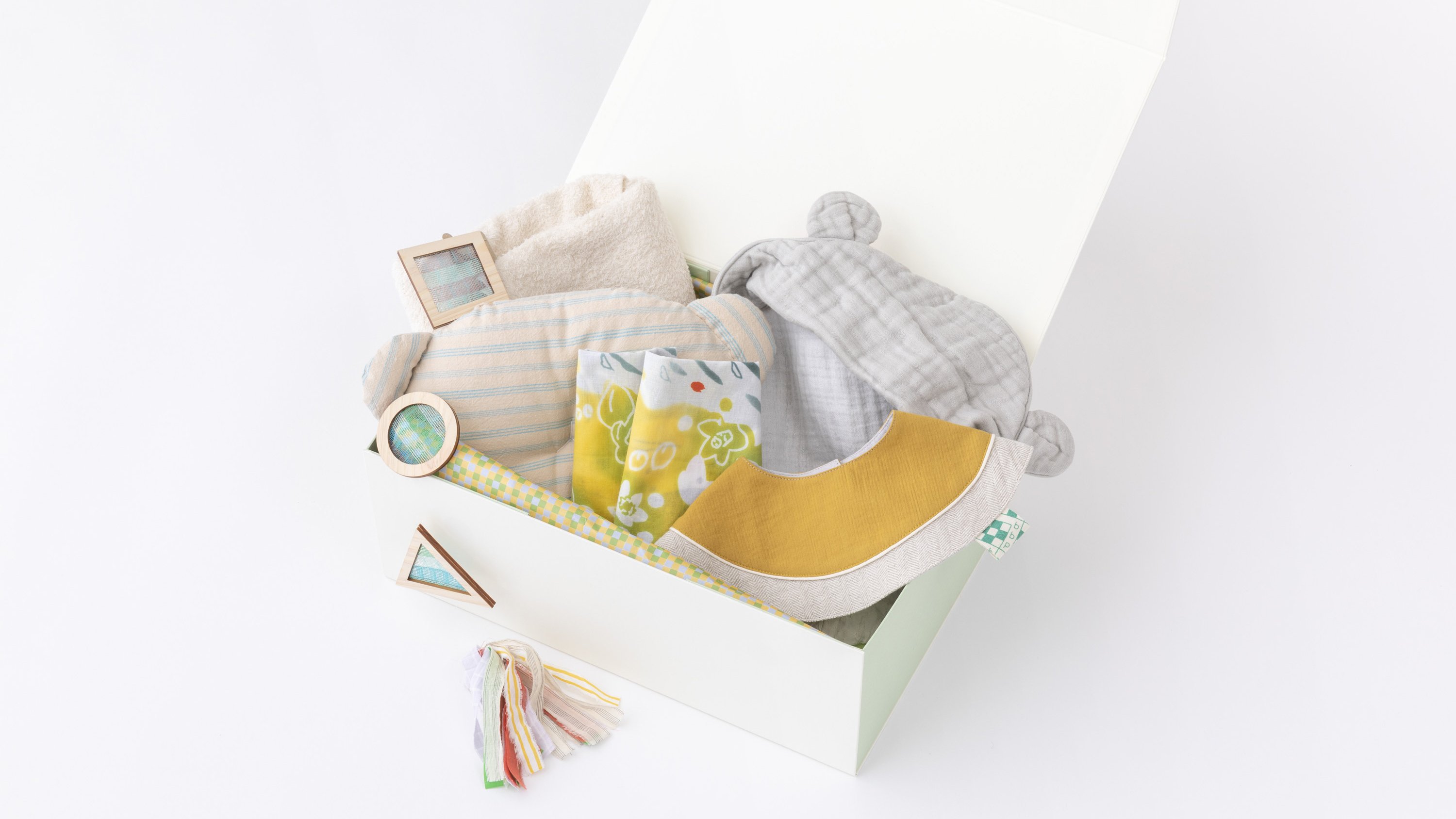 浜松の遠州織物でつくった赤ちゃん用品セット 『はままつ BABYBOX』を