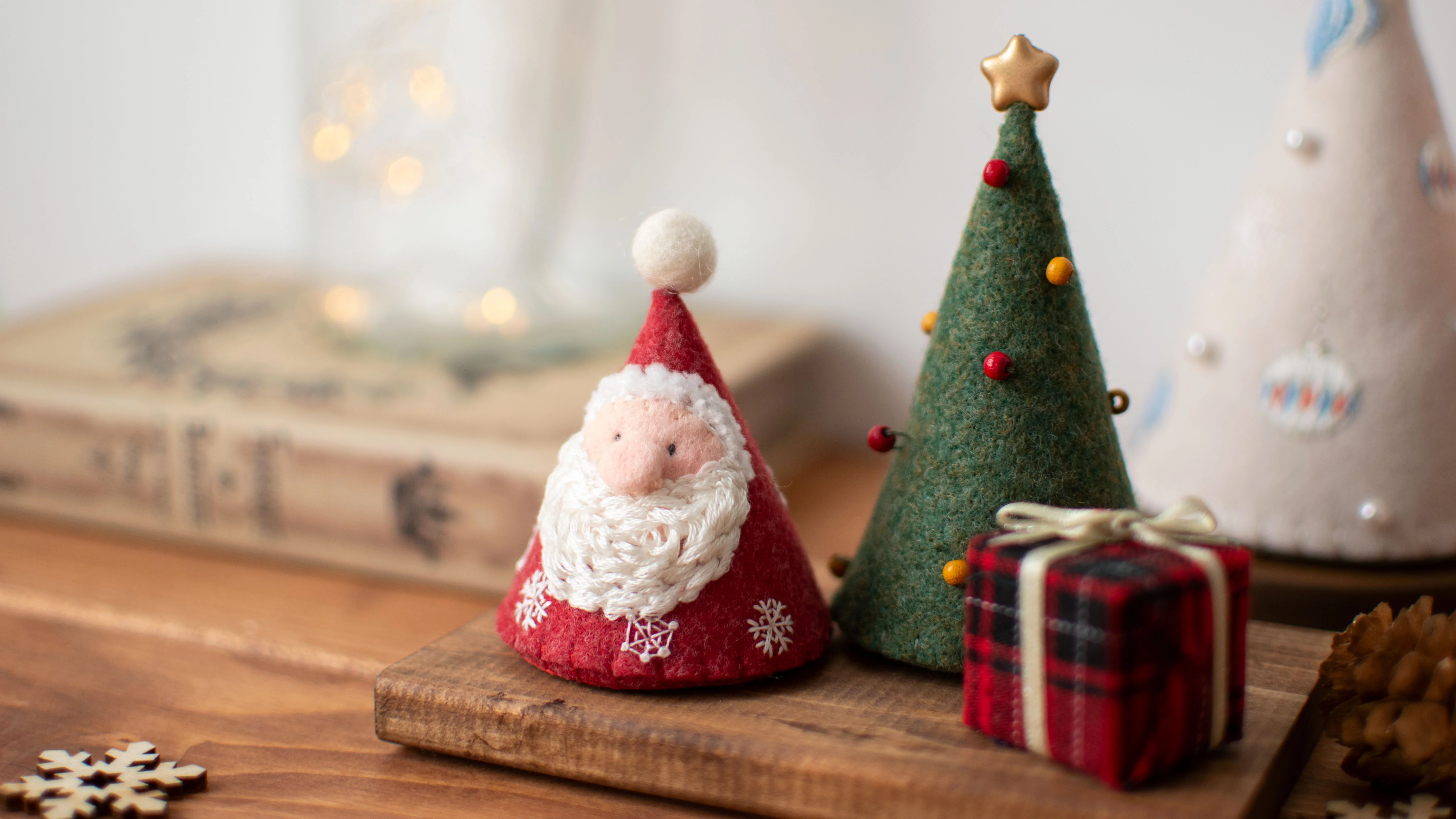 クリスマスを彩るほっこりかわいい刺繍雑貨 小さなサンタクロース村のクリスマス Creema Springs