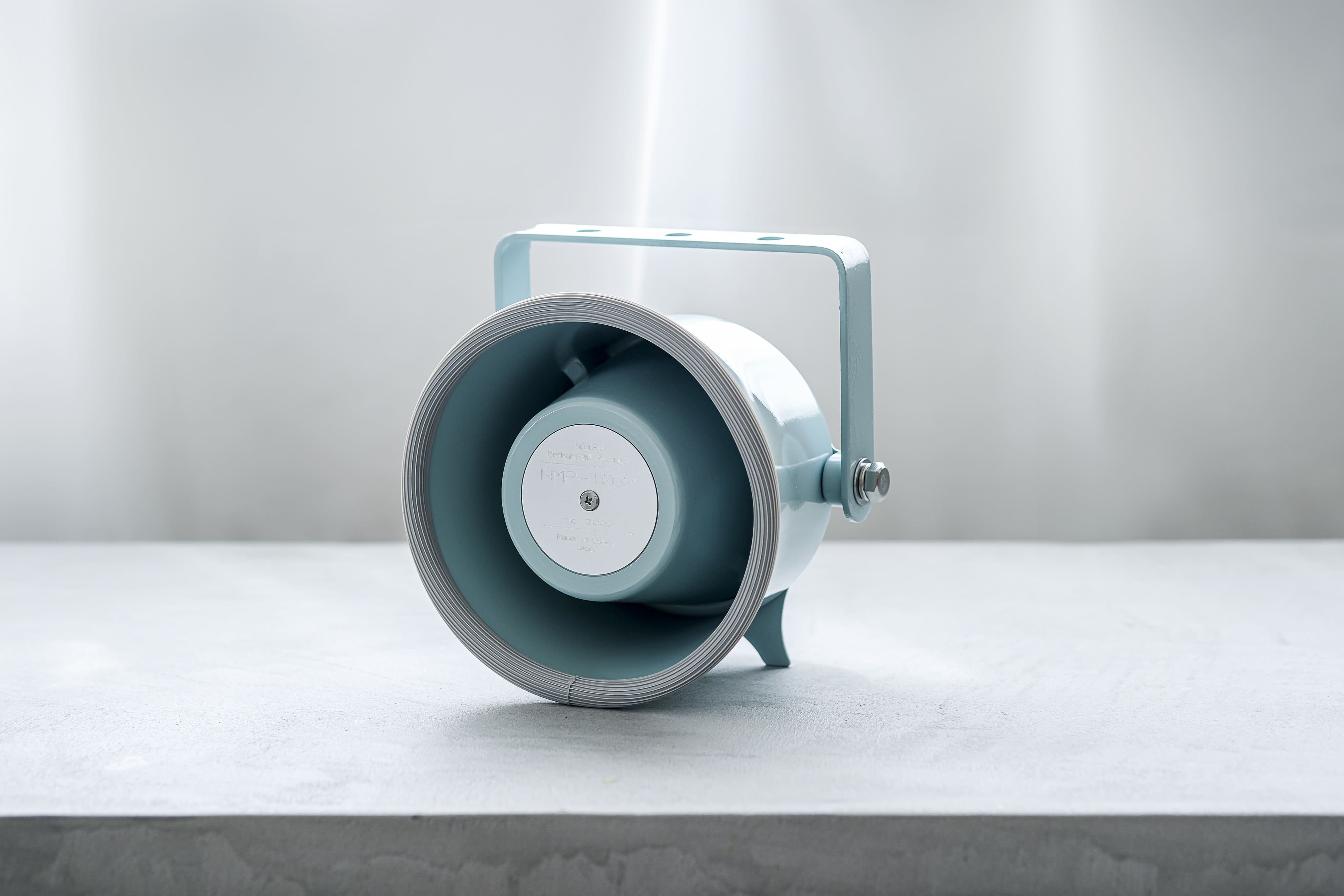 業務用がかわいい！」 専門メーカーがつくったノスタルジックな拡声器