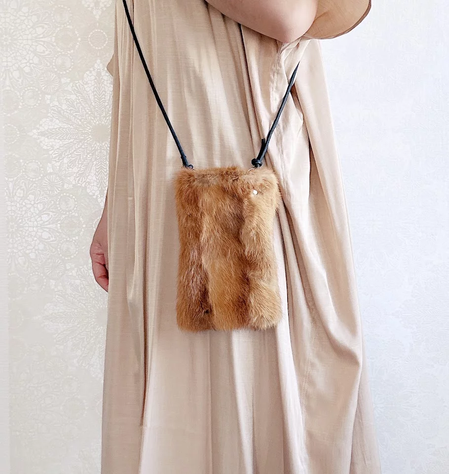 過去の過剰生産によって捨てられてしまう ミンクの毛皮を癒しの 過去の過剰生産によって捨てられてしまう ミンクの毛皮を癒しの
