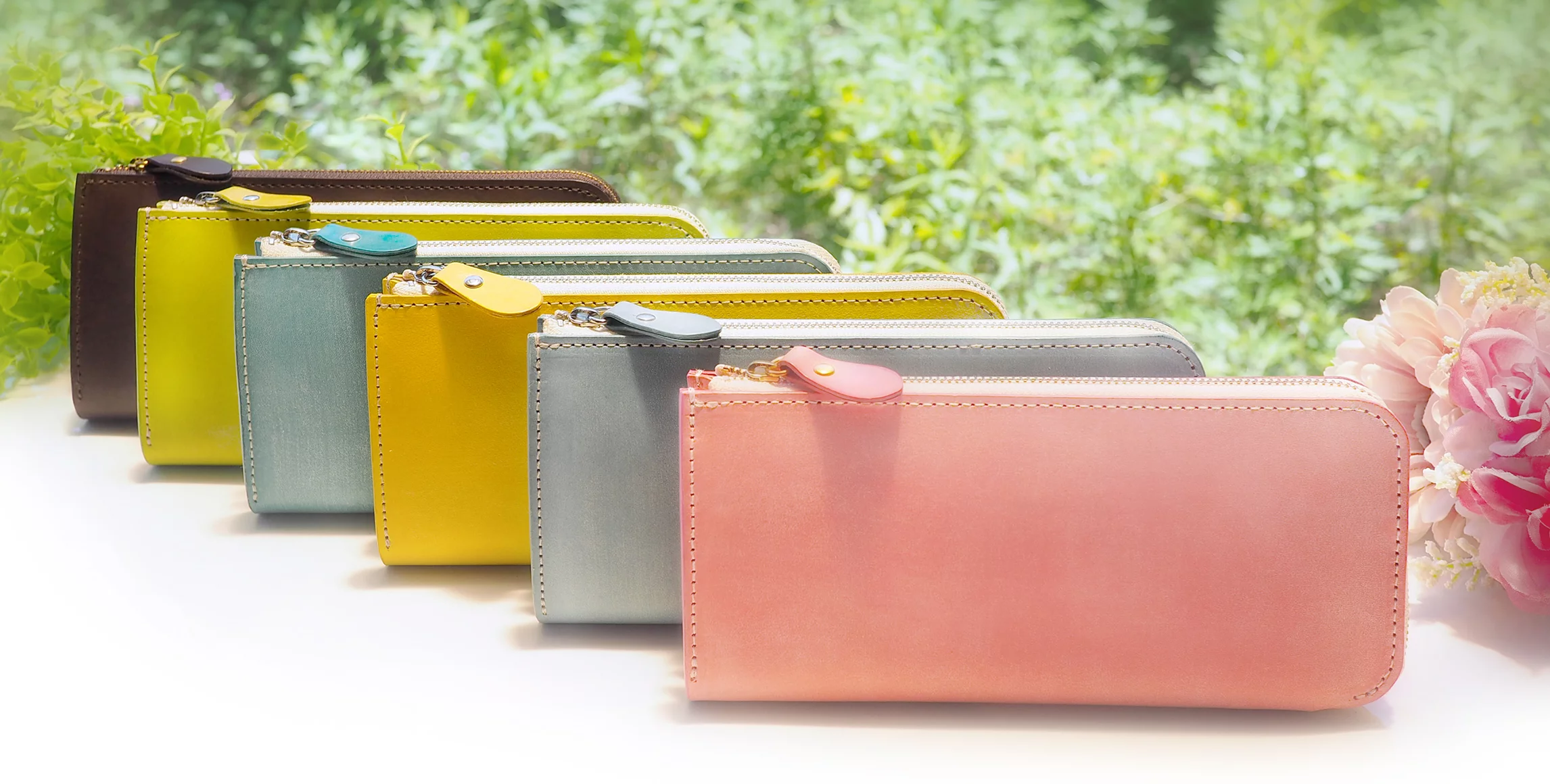 もっちりとした肌触りが手に馴染み、心地良い。経年変化を楽しみ、育てるロングウォレット｜Creema SPRINGS