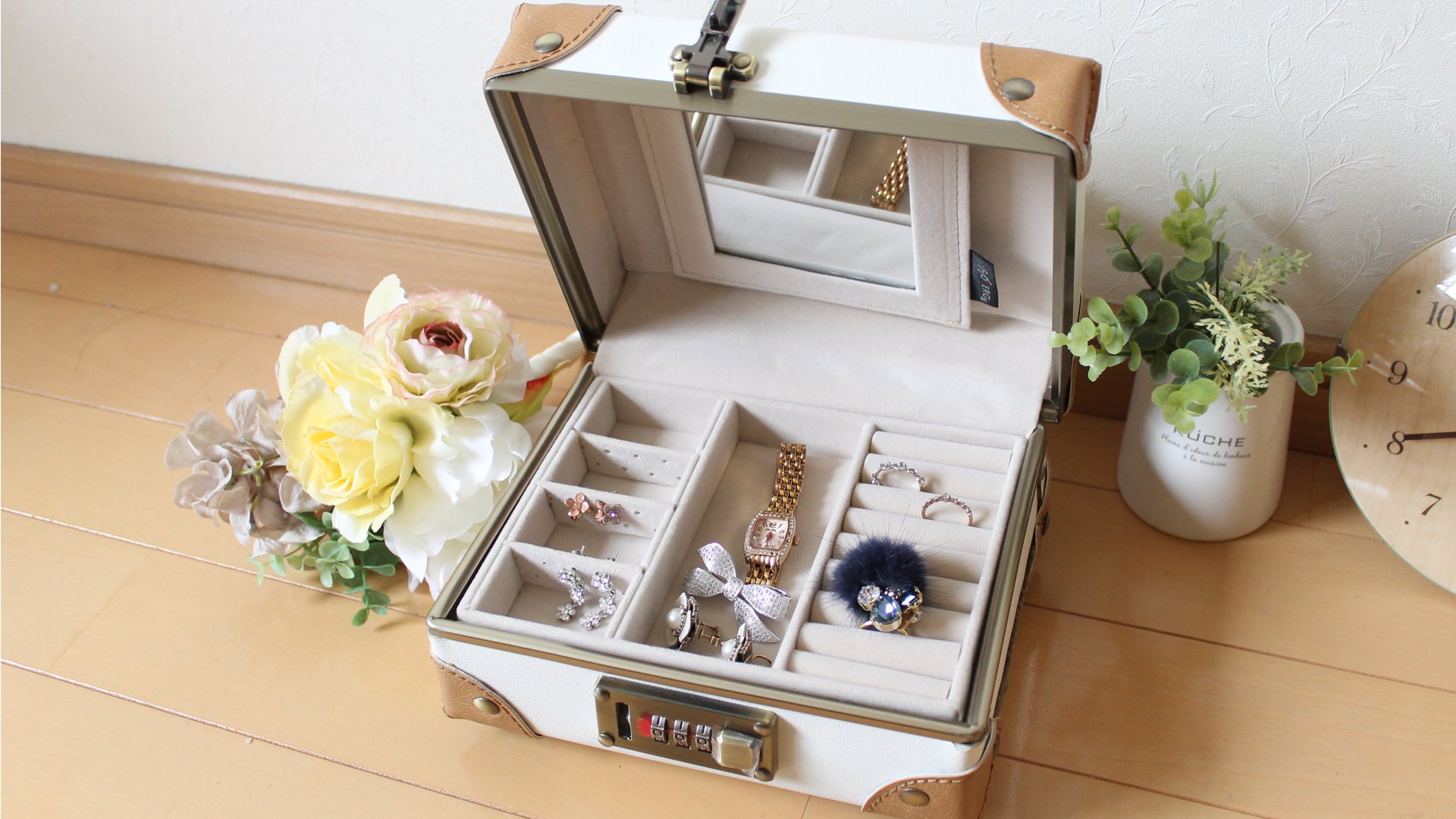 鞄の専門メーカーが手がけた、おしゃれに飾って持ち運べるトランク