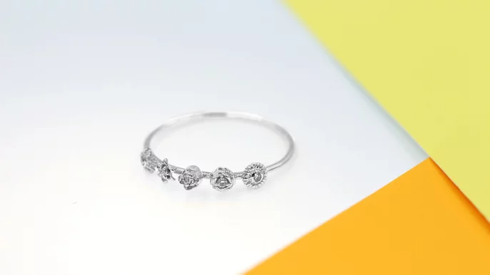 5種の花を1本に。【K18/Pt900/K10】本物素材に触れ価値を高める 5種の花を1本に。【K18/Pt900/K10】本物素材に触れ価値を高める
