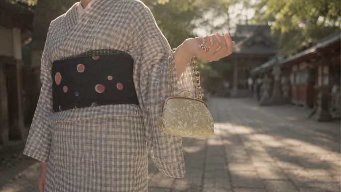 伝統を手のひらに、京都の金彩。伝統工芸・金彩友禅を、デニムの