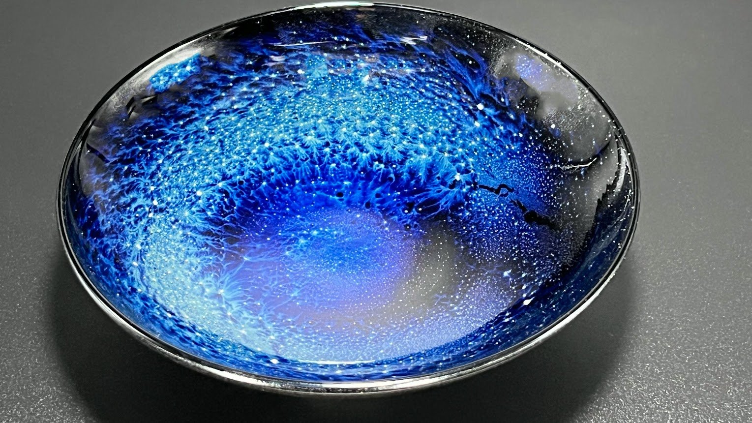 宇宙を楽しむ器 ”アイリス” 10年の歳月を掛けて確立した奇跡の 宇宙を楽しむ器 ”アイリス” 10年の歳月を掛けて確立した奇跡の