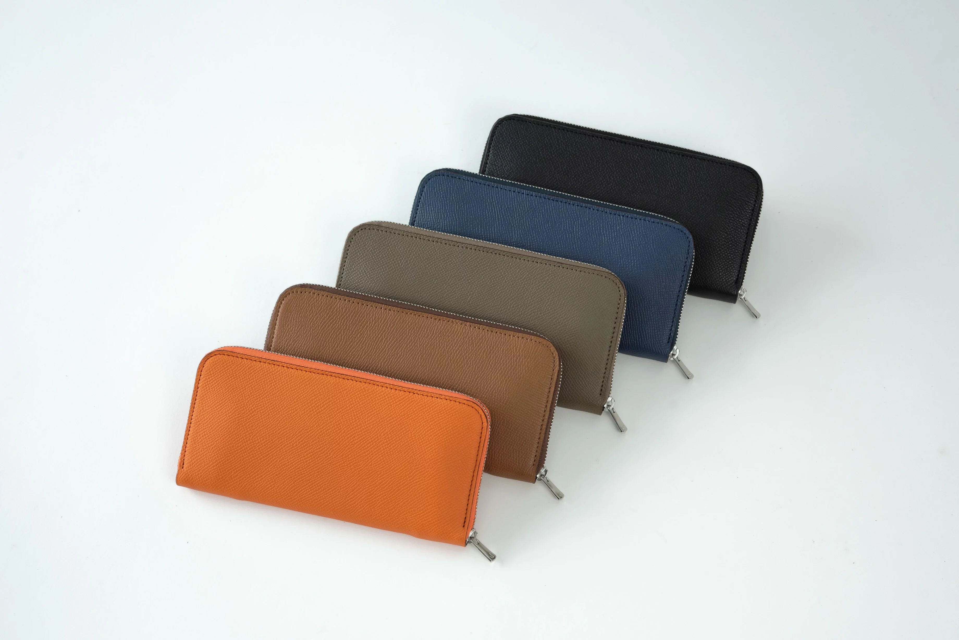 財布職人が最小の限界に挑戦！色彩鮮やか「キャッシュレス時代の極小  