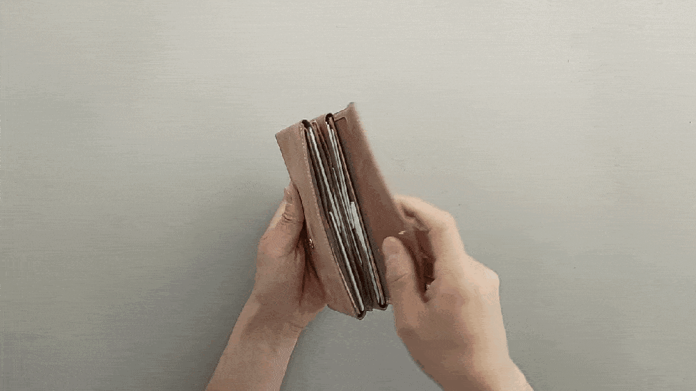 重ねて収納上手、かさばらない長財布「STACK Wallet