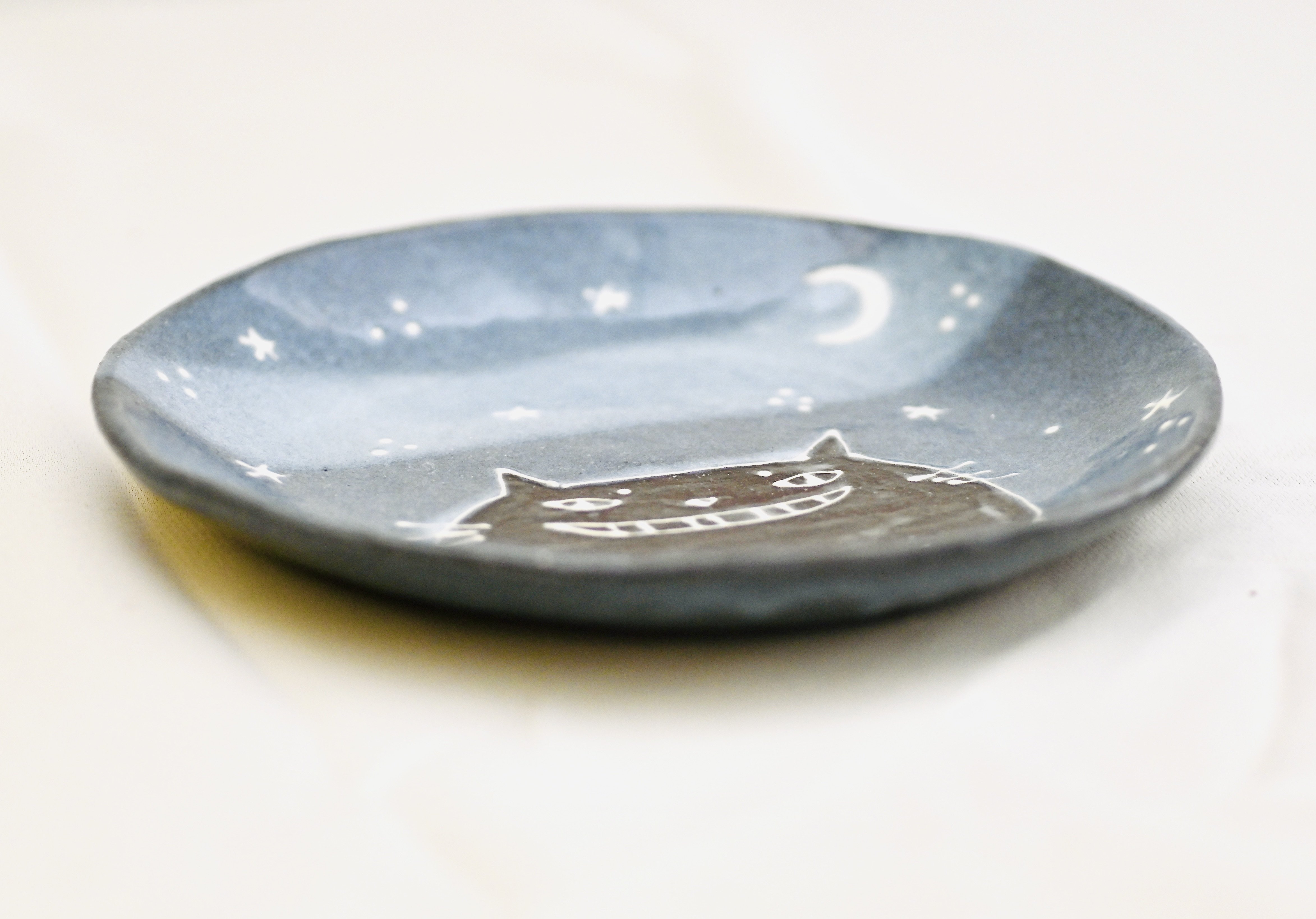 二代目 三浦竹舟 骨董 青白い陶器の花瓶 魚の持ち手付き