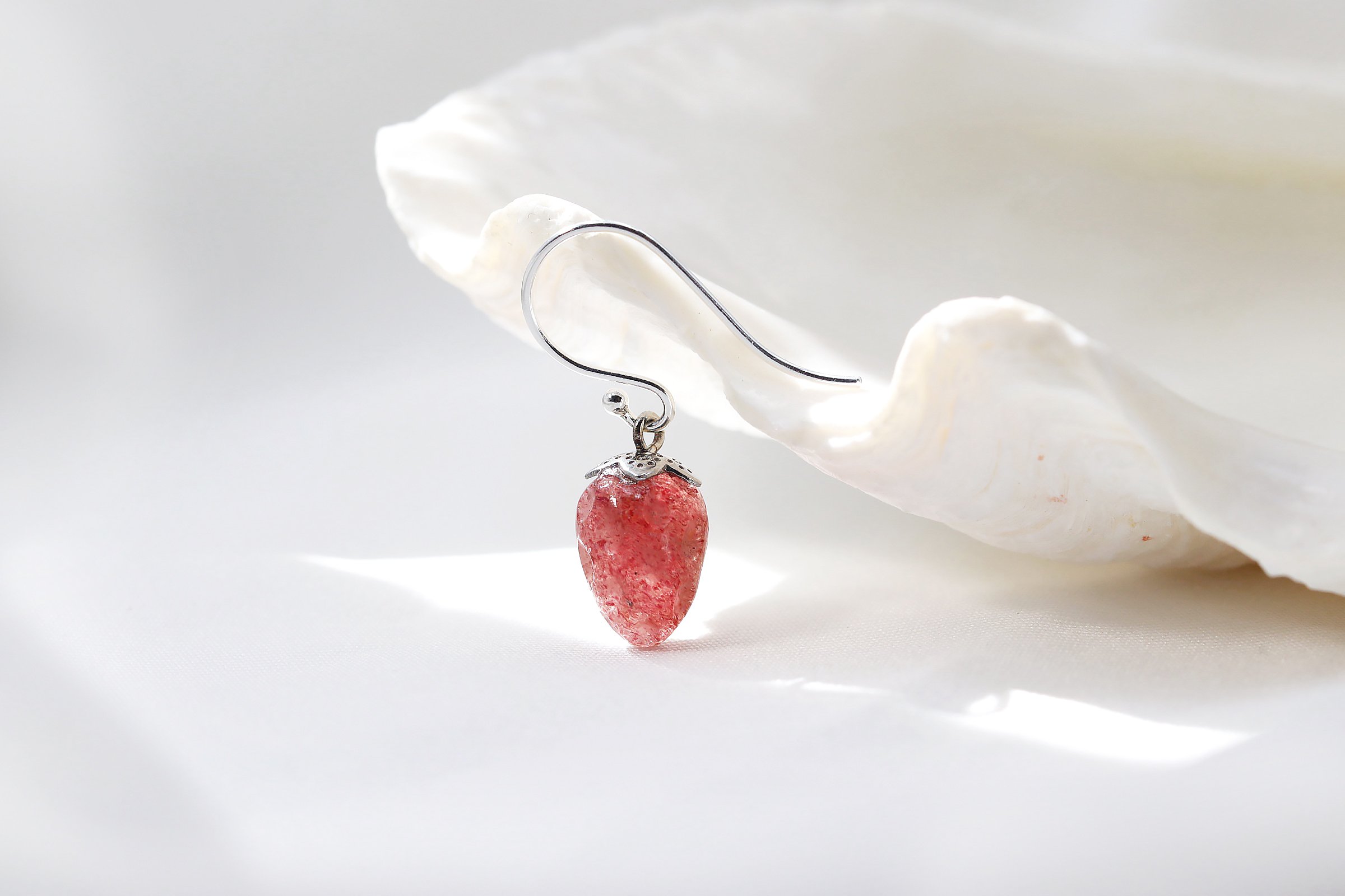 世界初？イチゴカットの宝石ペンダント。ストロベリークォーツ