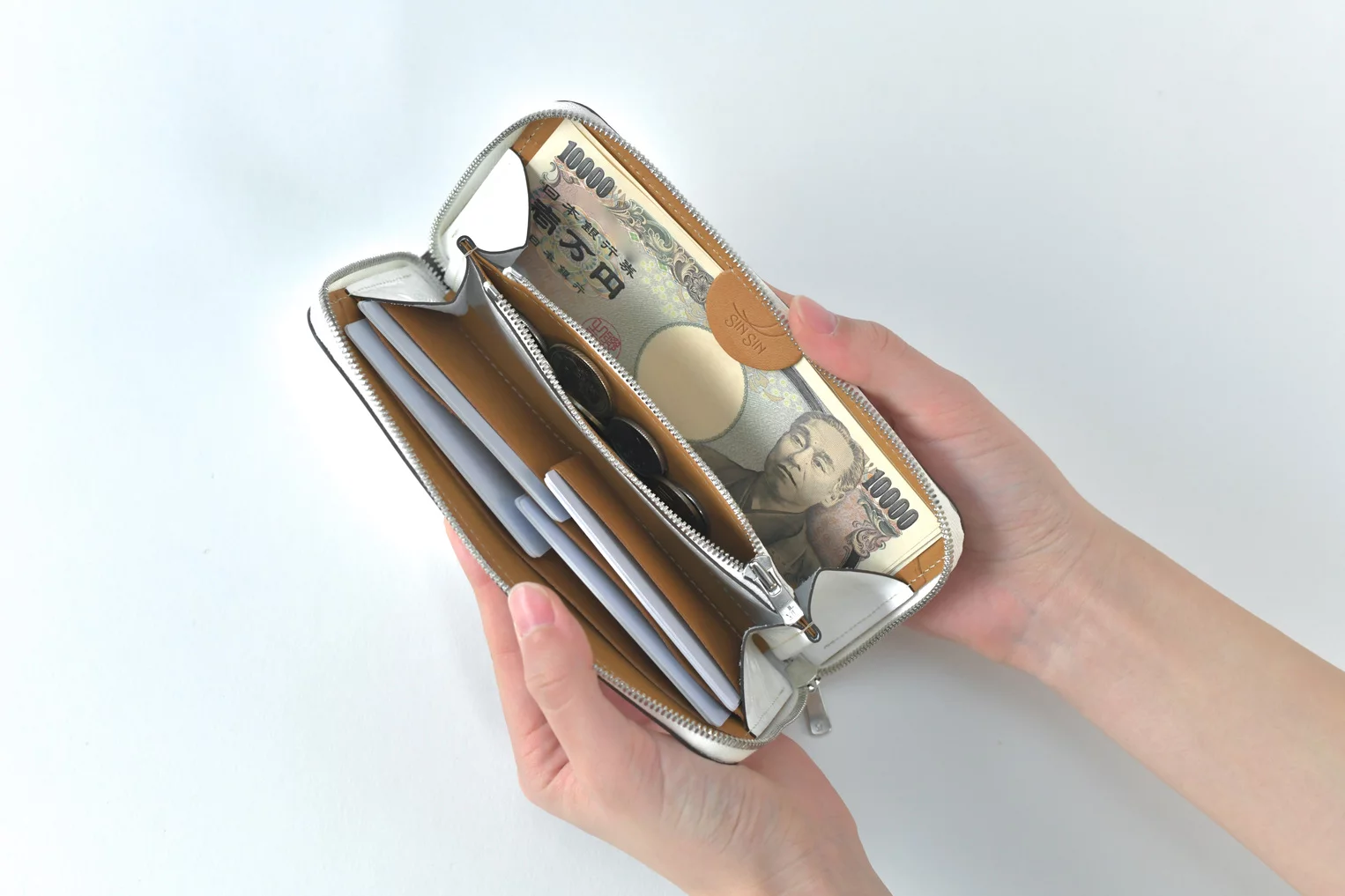 財布職人が最小の限界に挑戦！美麗な【キャッシュレス時代の極小  