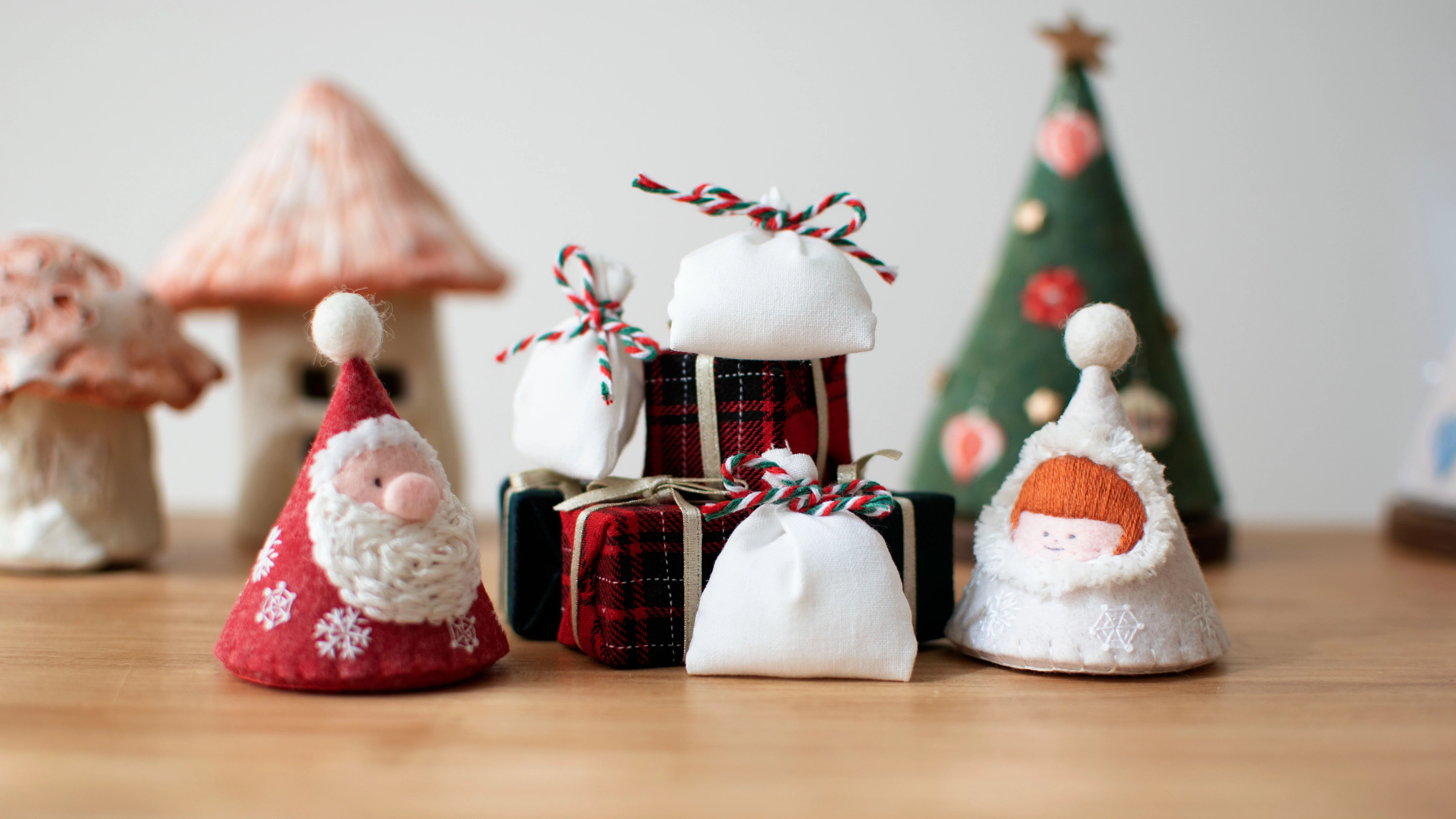 クリスマスを彩るほっこりかわいい刺繍雑貨 小さなサンタクロース村のクリスマス Creema Springs