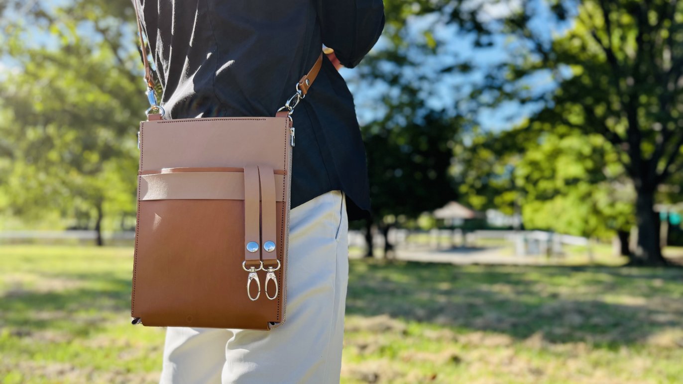 付属品完品】セリーヌ ショルダーバッグ モバイルポーチ 隠れる