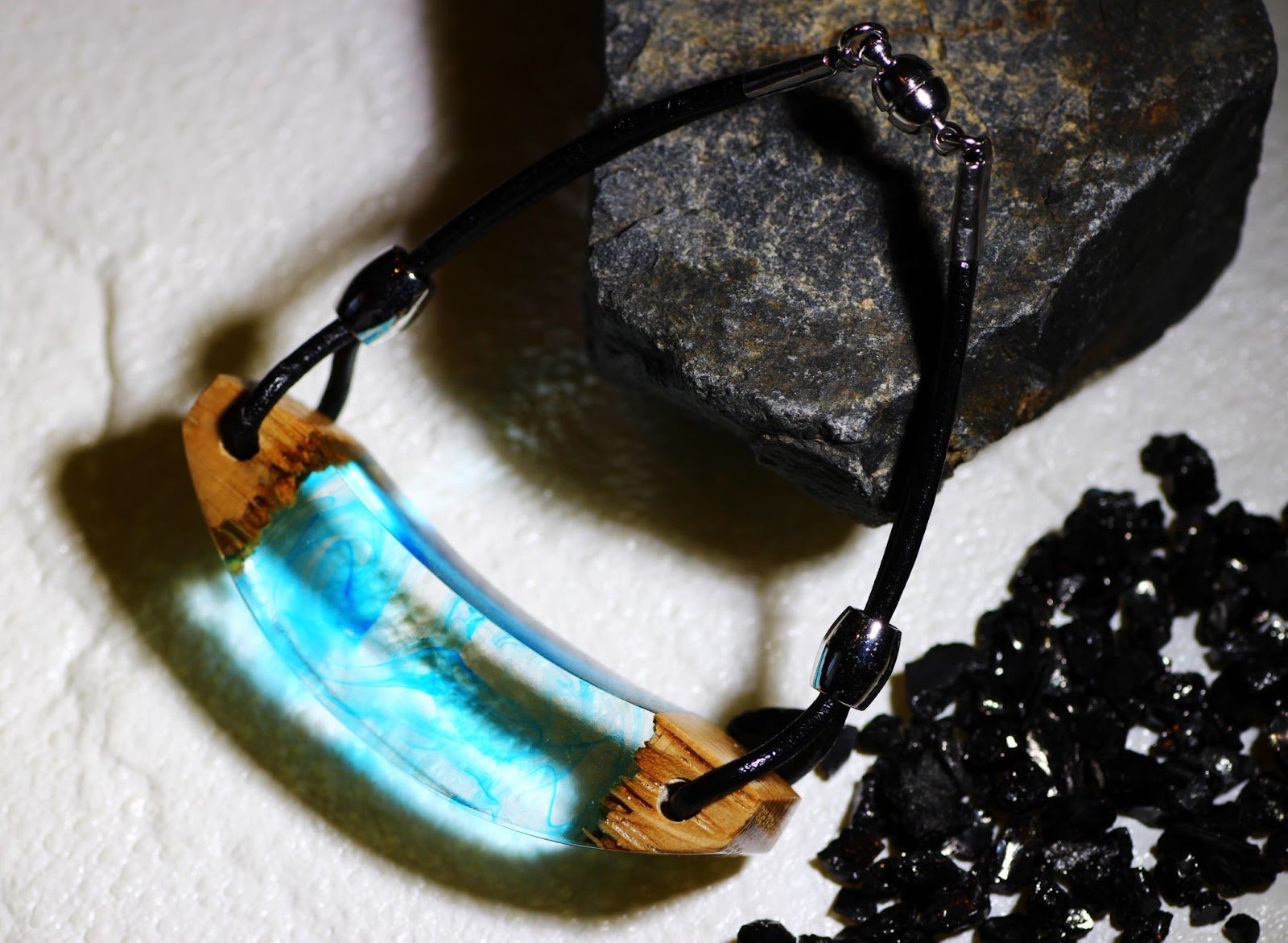 クリスタルレジンと高級木材から作り出される幻想的な世界 ウッド