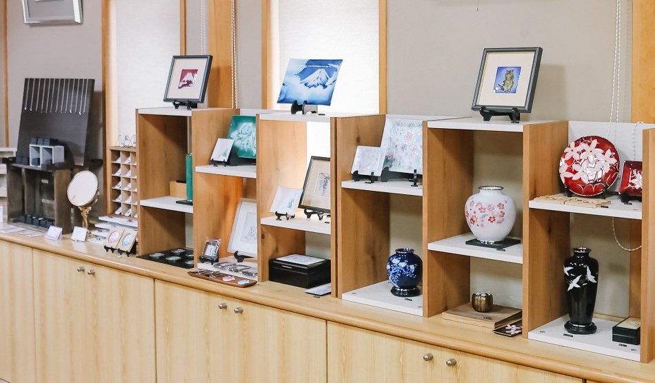 明治から受け継がれる伝統工芸×職人女子 2023年を彩る干支とお花の