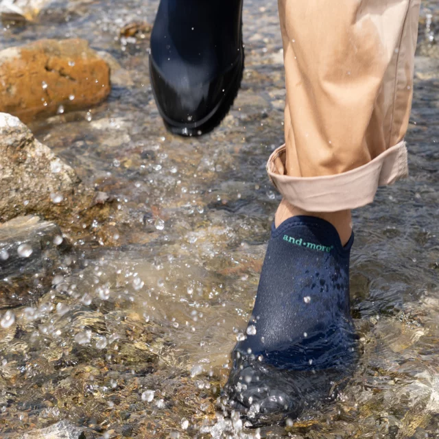 ダイビングスーツ素材で驚きの防水を実現！もはや陸のダイバー