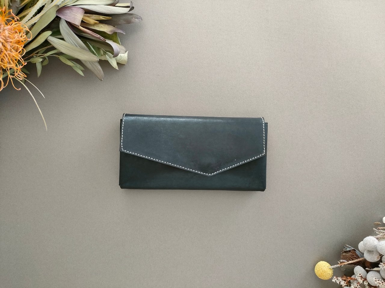 重ねて収納上手、かさばらない長財布「STACK Wallet」【オンライン初