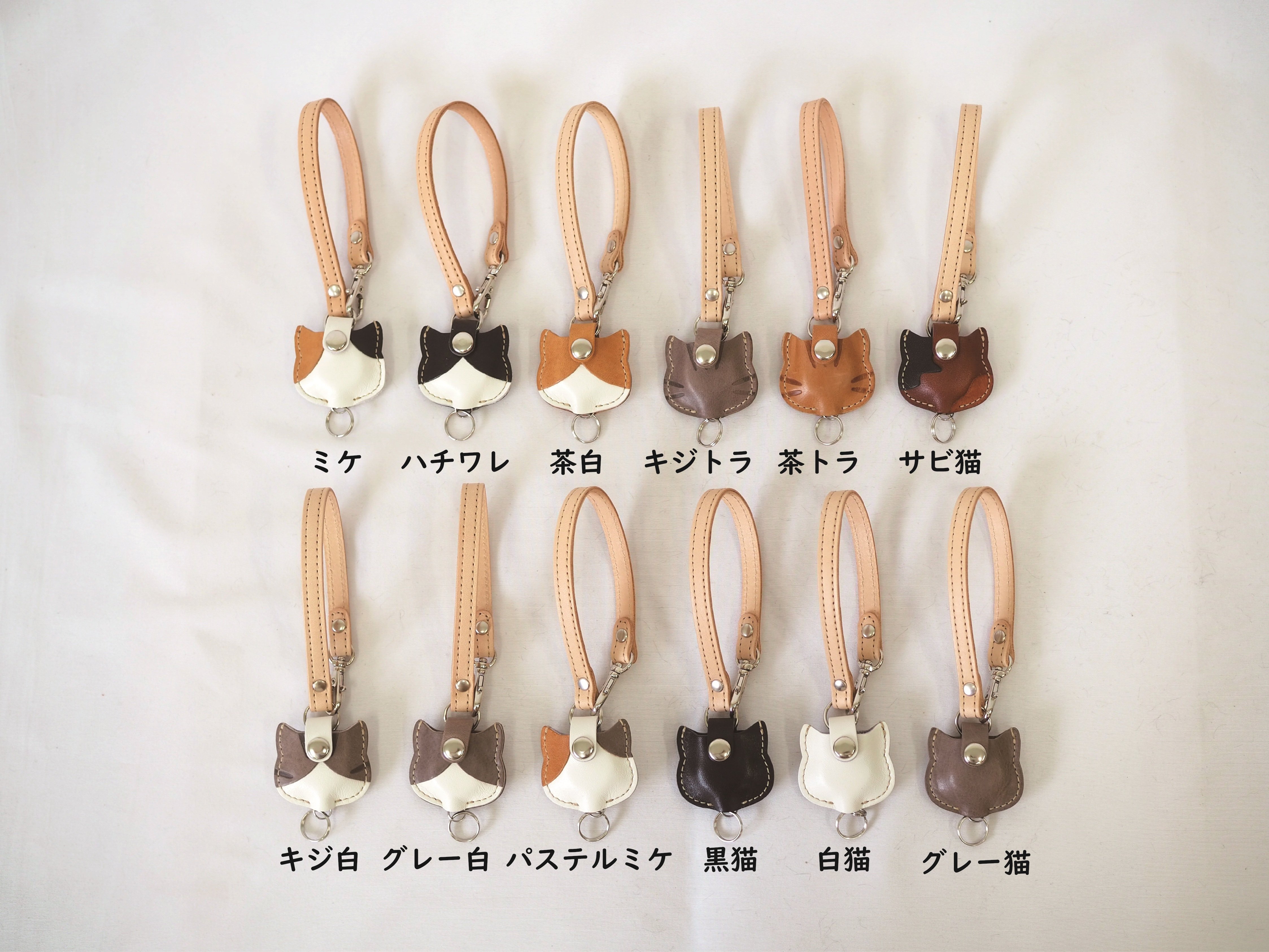 うちの子と、いつも一緒に。 うちの子柄が選べる、 本革のリール式