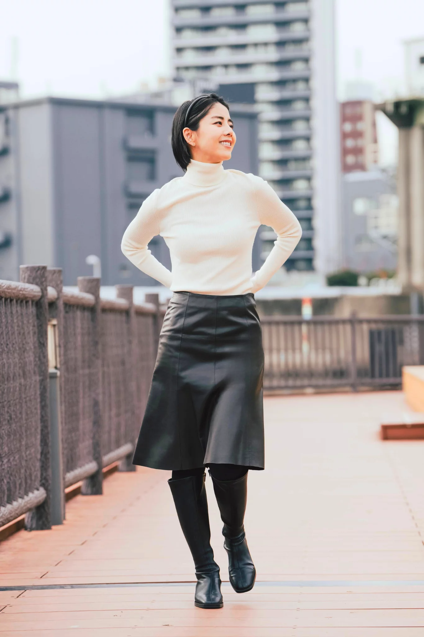 美品アナイ しっとり上質 本革ラムレザー バックシーム立体裁断 ロングスカート黒 工場のピンチを笑顔に！】裁断ミスで眠るはずだったラムレザースカート