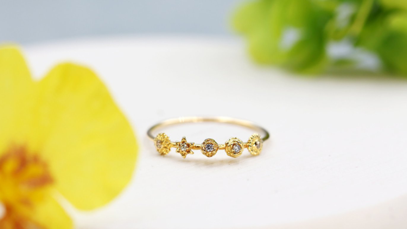 5種の花を1本に。【K18/Pt900/K10】本物素材に触れ価値を高める 5種の花を1本に。【K18/Pt900/K10】本物素材に触れ価値を高める