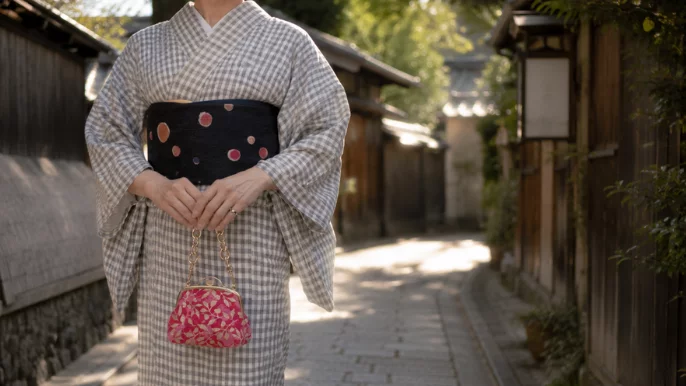 伝統を手のひらに、京都の金彩。伝統工芸・金彩友禅を、デニムの