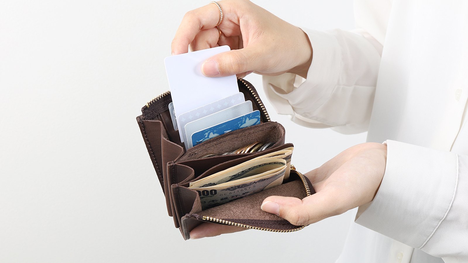 ★MICHELANGELO★ビジューウォレット多色展開 驚くほど全てを一望できる新世代ミニマルウォレット「VieWallet