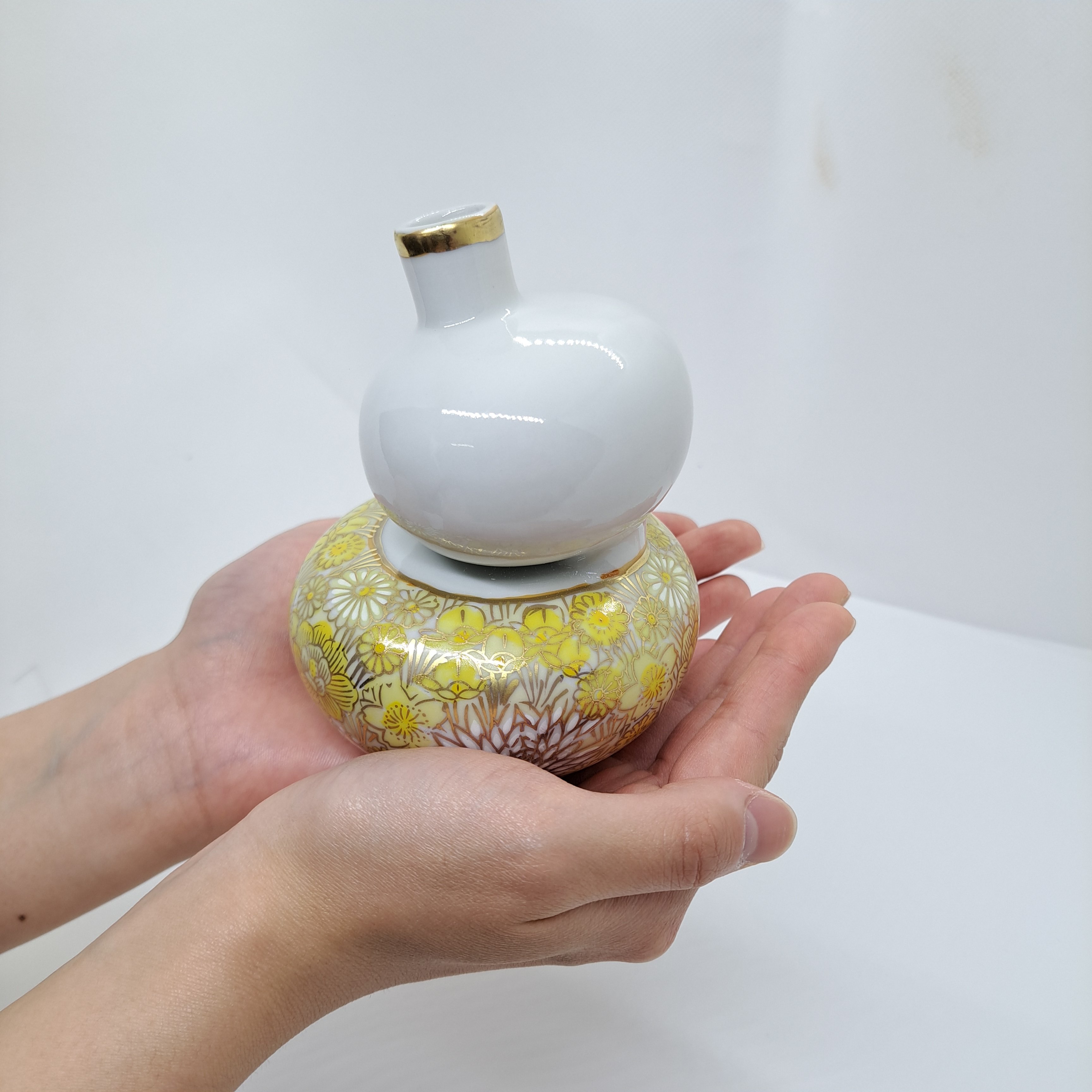 一輪添えれば、部屋が変わる。花詰九谷焼・瓢箪型一輪挿し｜Creema SPRINGS