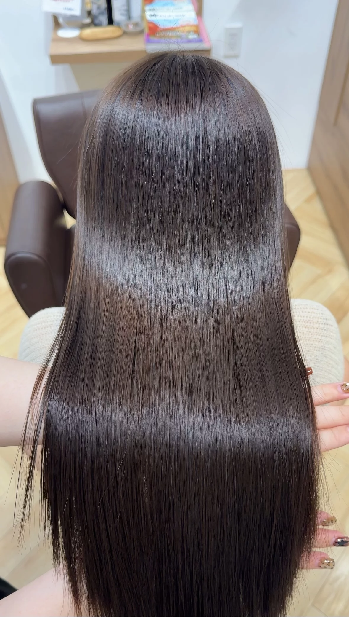 女性の髪の悩みに、美容師20年の答えを。”自宅で塗るだけ”簡単髪質改善