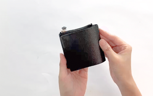 SIN SIN 新進工房 ブラックレザー ミニ財布 小さいバッグにもすっきり】約9×9cmにちゃんと収まる。わずか43gの大人