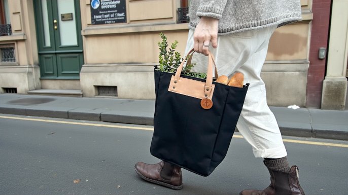 縦長トート好きな方にお勧め！】スッキリとスリムに使える、コーデュラ