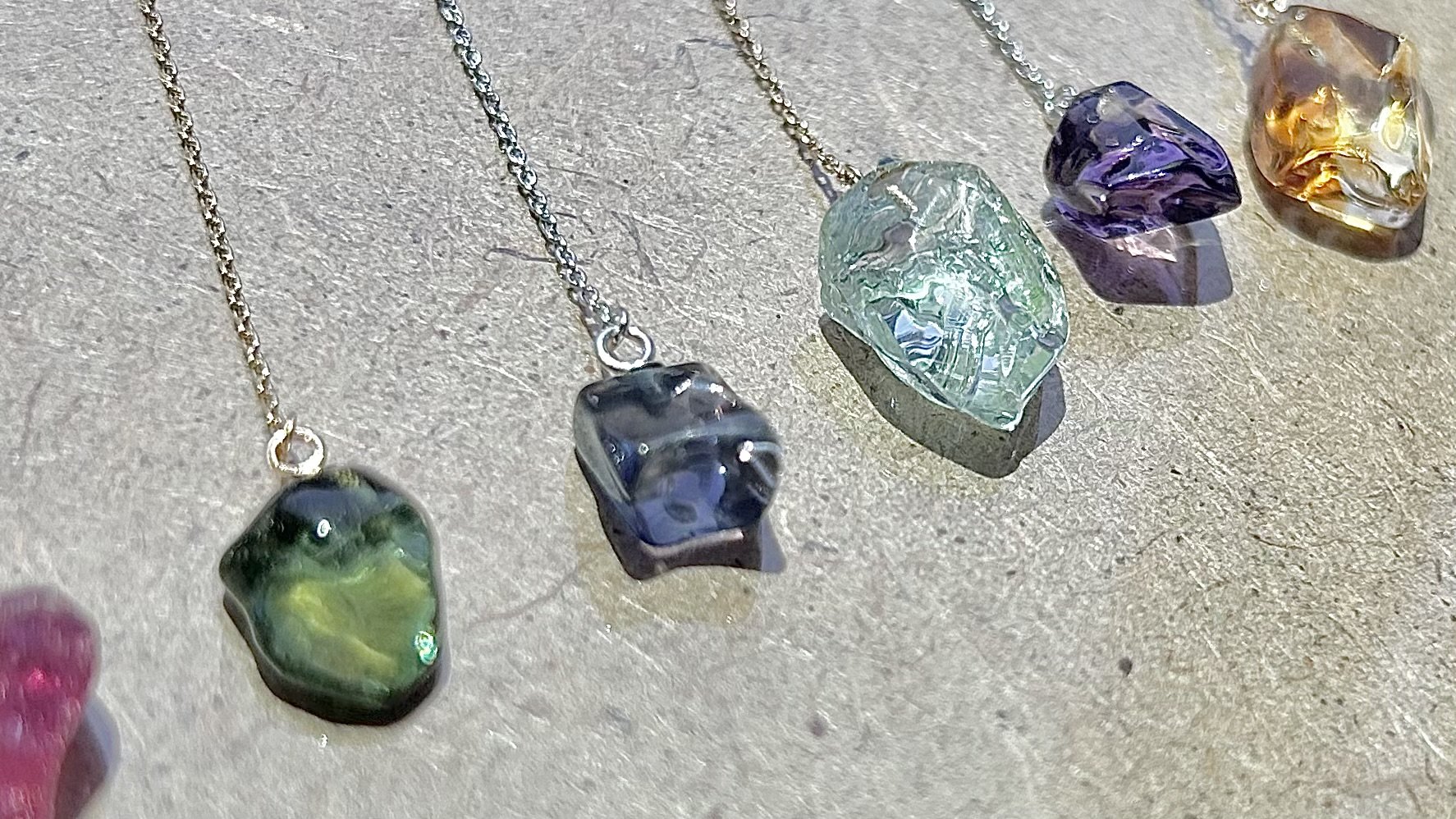 自然の美しさを纏う 原石チェーンピアス｜Creema SPRINGS