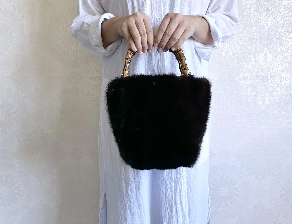 過去の過剰生産によって捨てられてしまう ミンクの毛皮を癒しのバッグ 