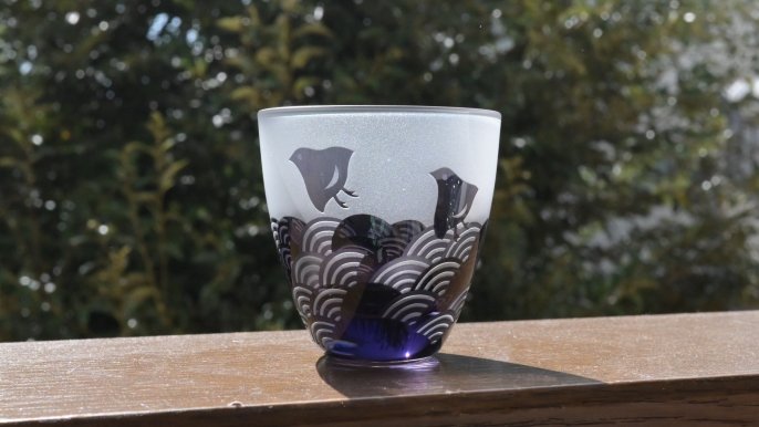 サンドブラストによる丁寧な手仕事を施した作品をお届け ～集まった