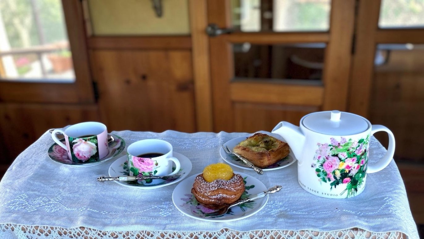 英国特注ストレート磁器】画家柘植彩子が美濃和紙と絹絵落款で包む最