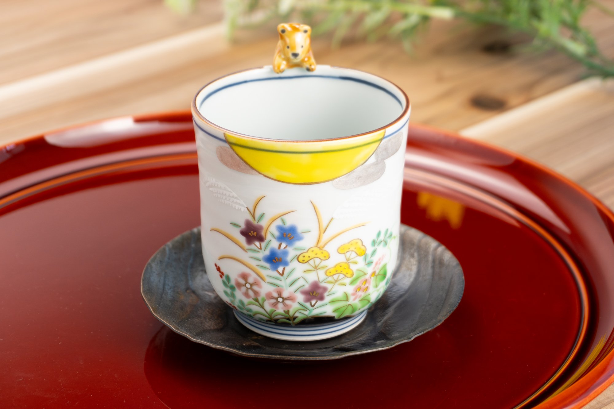 清水焼に咲く、十二か月のうつわ絵巻。三名の女性絵付師による挑戦