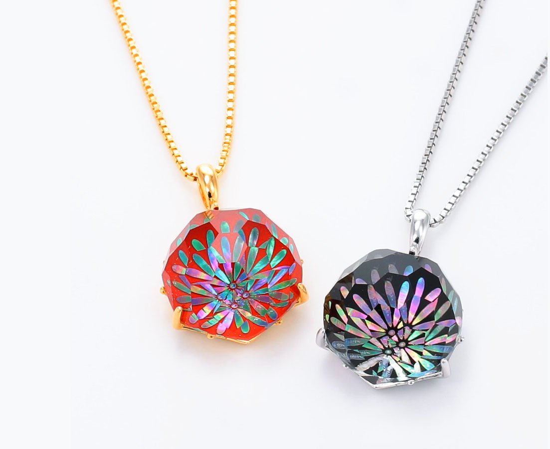 幻想的な虹色の輝き】宝飾の街「甲府」×螺鈿工芸「高岡」 伝統を身に