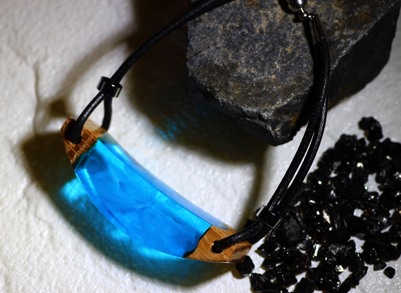 クリスタルレジンと高級木材から作り出される幻想的な世界 ウッド