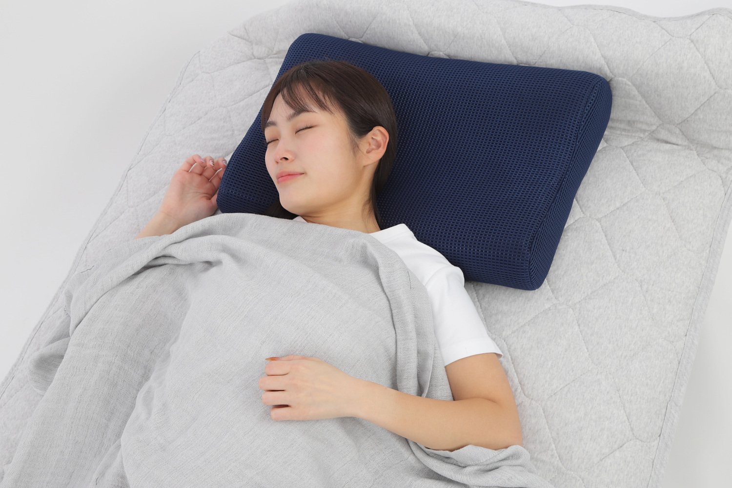 80％が空気でできた枕 Aero Nest】高反発の3D繊維で、深い眠りをお届け