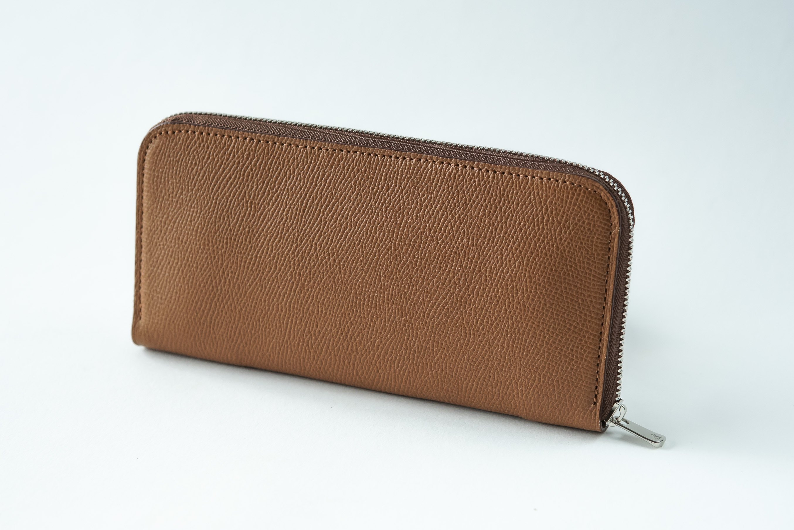 財布職人が最小の限界に挑戦！色彩鮮やか「キャッシュレス時代の極小