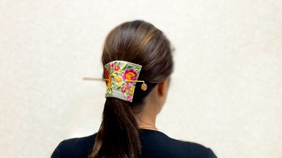 花束みたいなインド刺繍リボンのアクセサリーでヘアドネーション