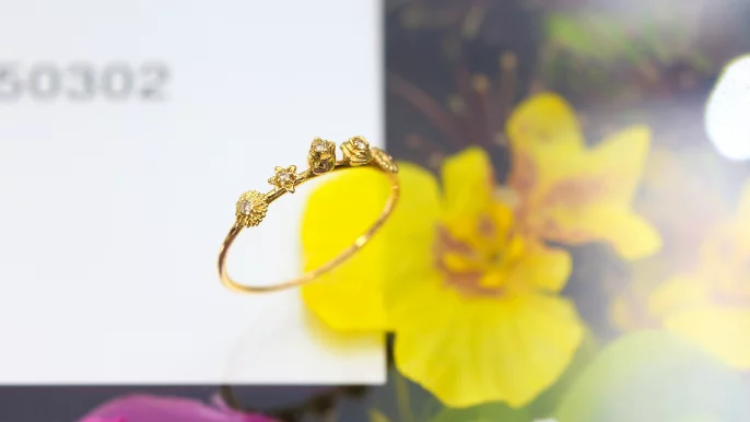 5種の花を1本に。【K18/Pt900/K10】本物素材に触れ価値を高める 5種の花を1本に。【K18/Pt900/K10】本物素材に触れ価値を高める