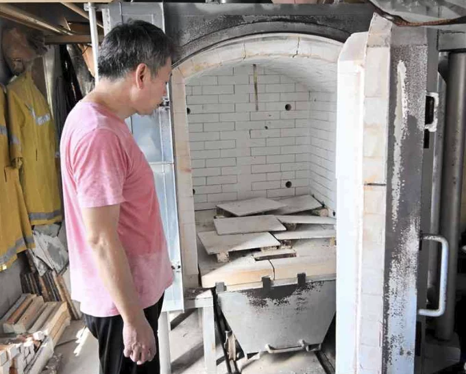 熊本地震で窯が破損。9割の作品を失った高田焼窯元の復旧に向けた挑戦
