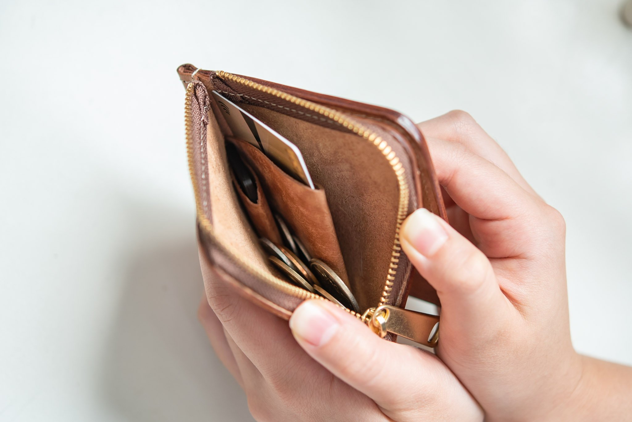 たどり着いた未来の財布。薄く、小さく、なくさない財布「aile