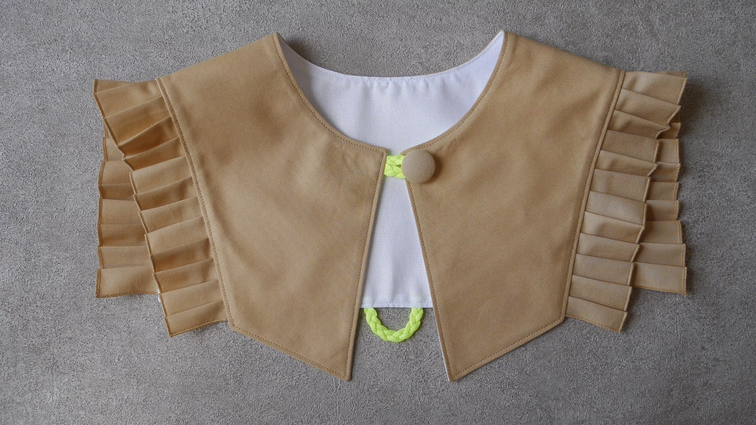 いつもの洋服にプラスワン つけ襟で楽しむ秋のファッション Creema Springs いつもの洋服にプラスワン つけ襟で楽しむ秋のファッション Creema Springs