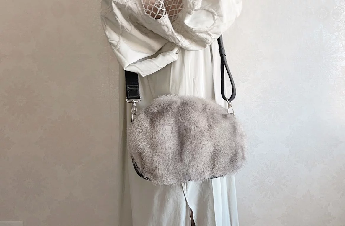 過去の過剰生産によって捨てられてしまうミンクの毛皮を癒しのバッグに  