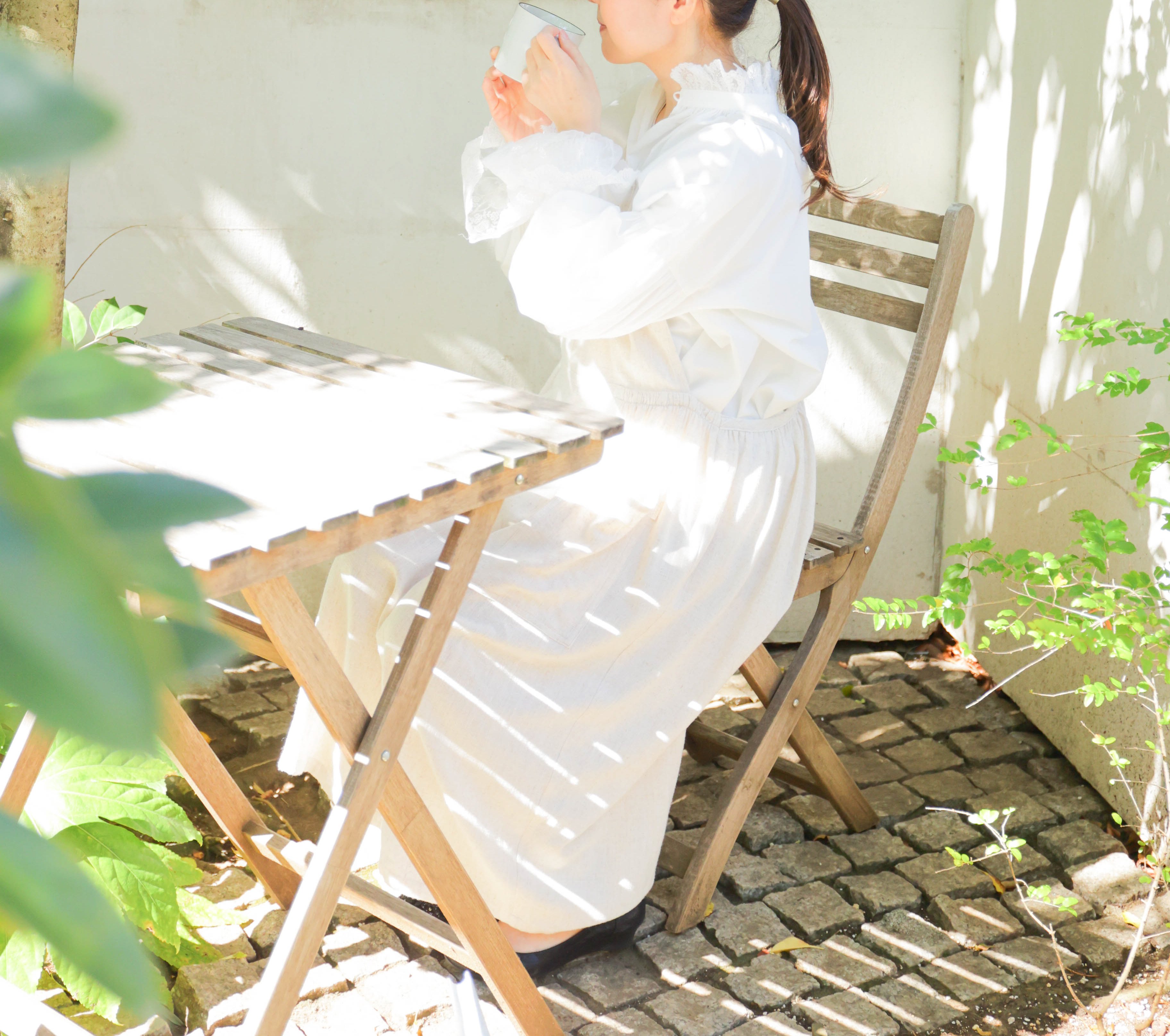 麻と天然由来の素材でつくった、着るだけでときめくギャザーエプロン