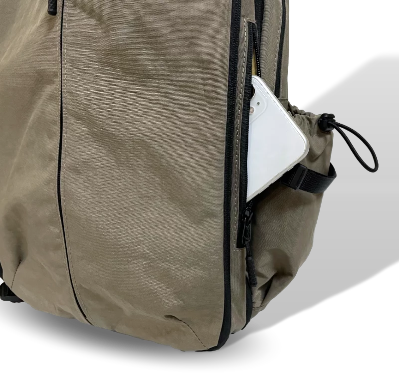 14インチが入る6層構造！15の収納と拡張スペースでちょっとした旅行の